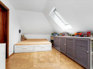 1 (8)