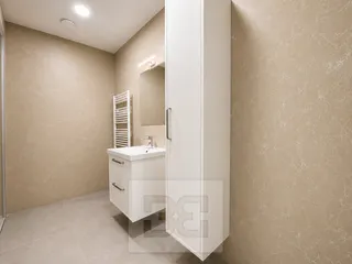 5FC8214B-605E-46B2-A482-2809DCFBE45A