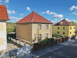 dům z ulice
