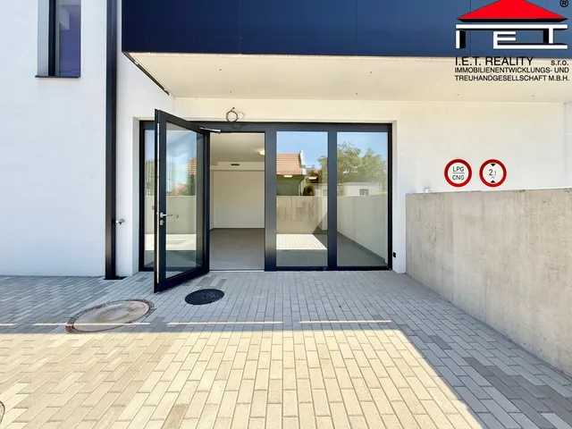 Pronájem obchodního prostoru 55 m²