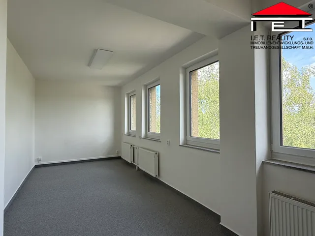 Pronájem kanceláře 380 m²