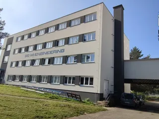 1695979100608